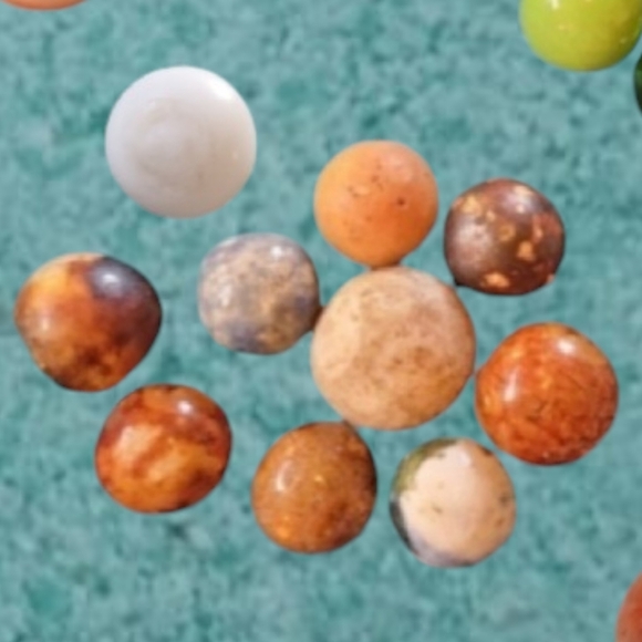 LOT OF 65 ANTIQUE/VINTAGE MARBLES ~ PELTIER, CLAY, AGATE, CAT EYE, RAINBO - Picture 6 of 7